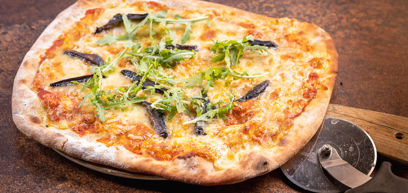 Cheddar, Mozzarella, Brie, Parmesan, mushroom, tomato sauce and rocket served on a pizza plate